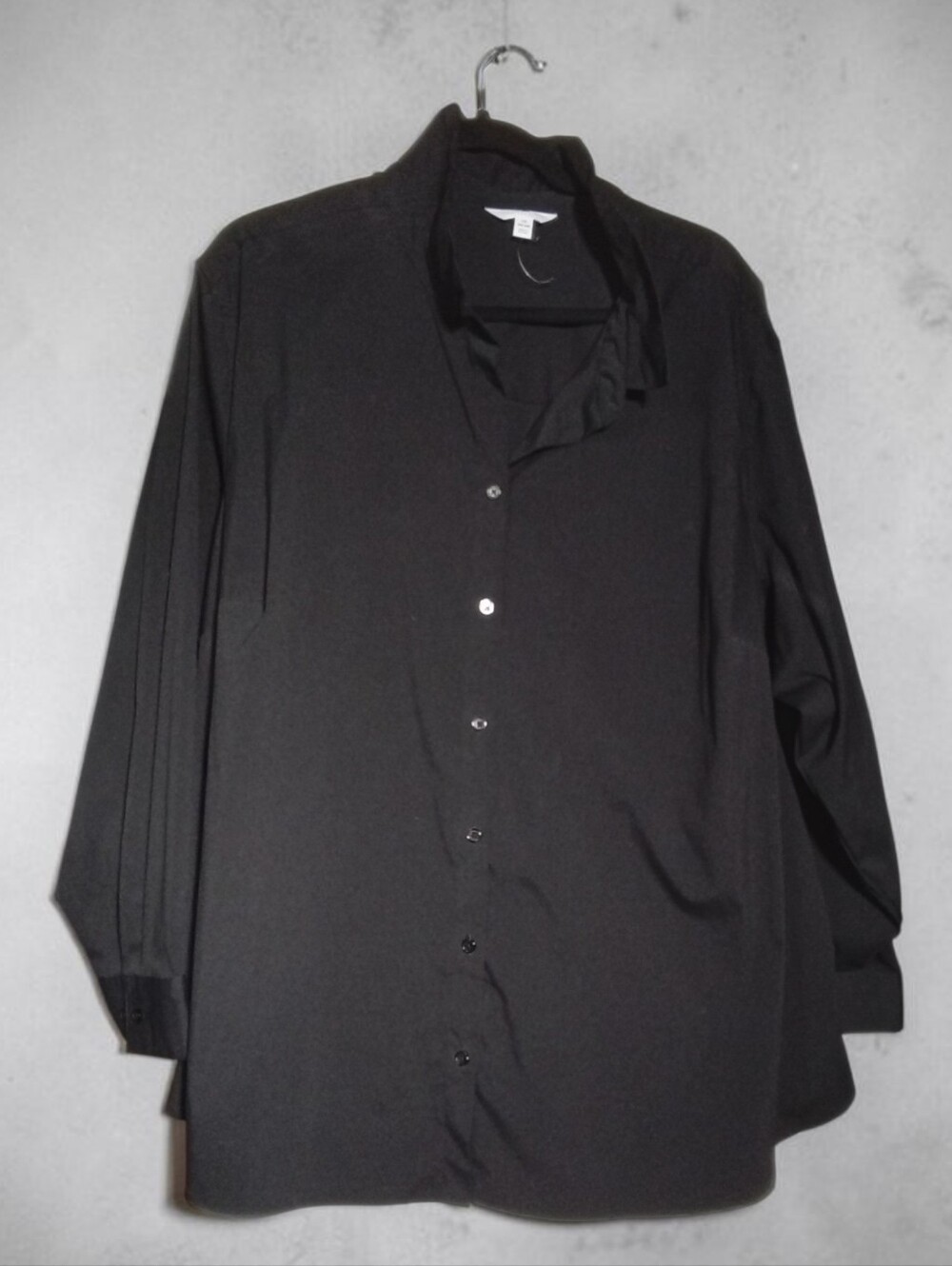 Time and Tru Women's Black Long-Sleeve Button-Down Shirt